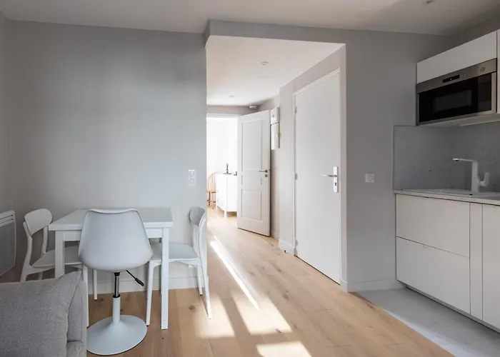 Take It Easy In Stylish Architect Flat Appartement